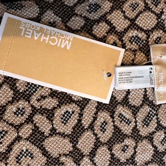 NWT Michael Kors leopard print winter Scarf - Picture 5 of 5
